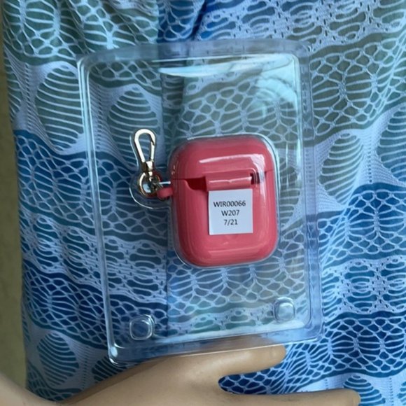 Kate Spade New York AirPods Case With Clip Panache Pink - Picture 7 of 16